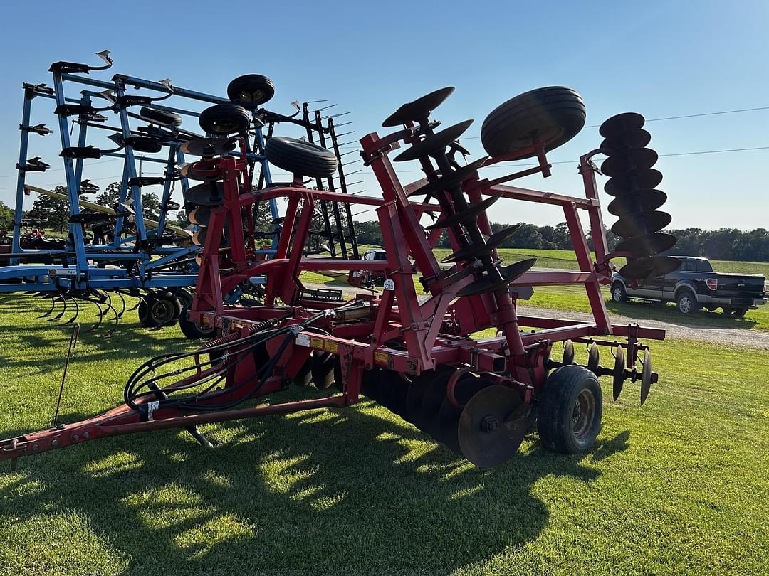 Image of Massey Ferguson 820 Primary image