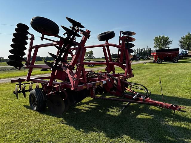 Image of Massey Ferguson 820 equipment image 4