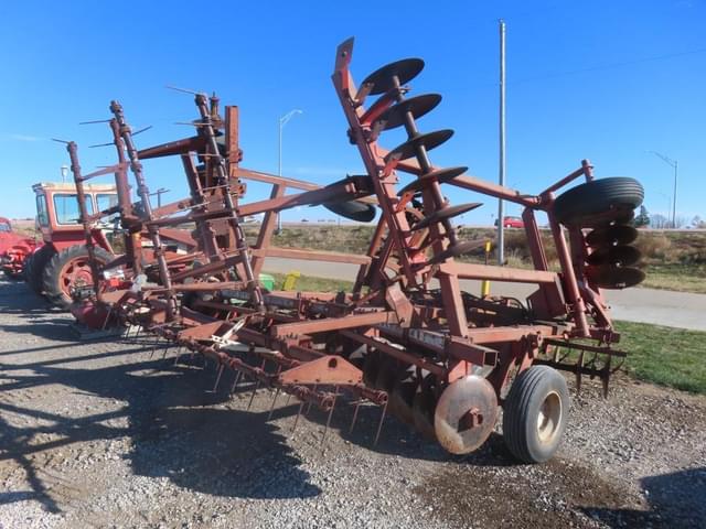Image of Massey Ferguson 820 equipment image 3