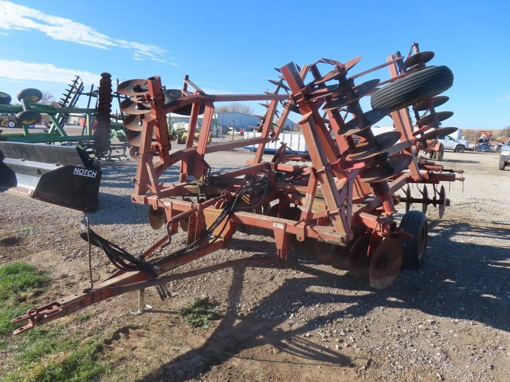 Image of Massey Ferguson 820 Primary image