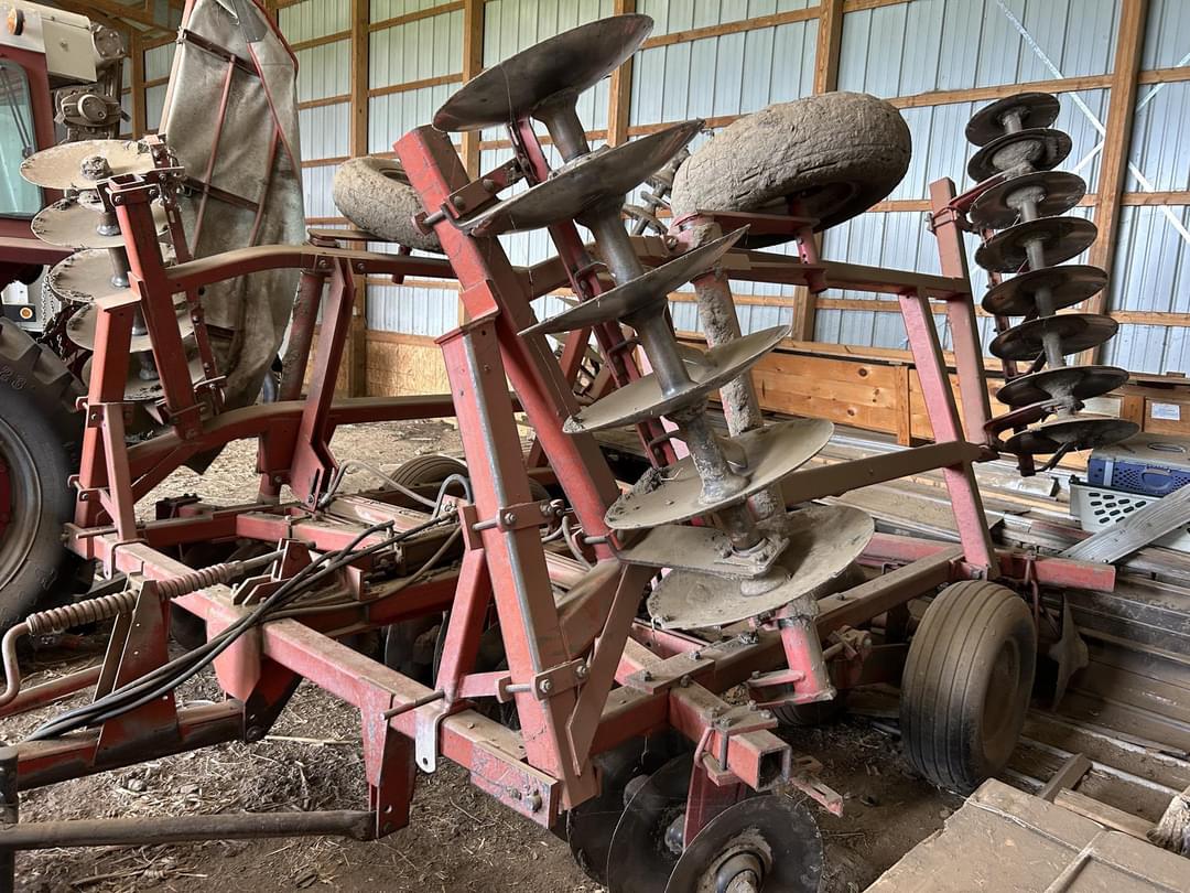 Image of Massey Ferguson 820 Primary image