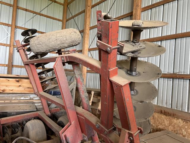 Image of Massey Ferguson 820 equipment image 4