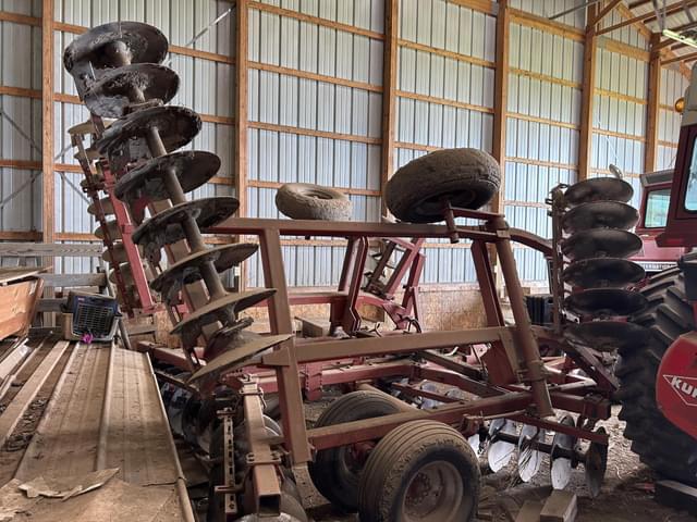 Image of Massey Ferguson 820 equipment image 2