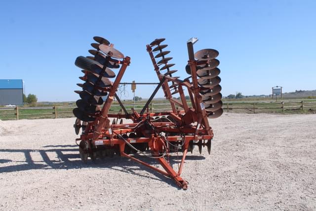 Image of Massey Ferguson 820 equipment image 2