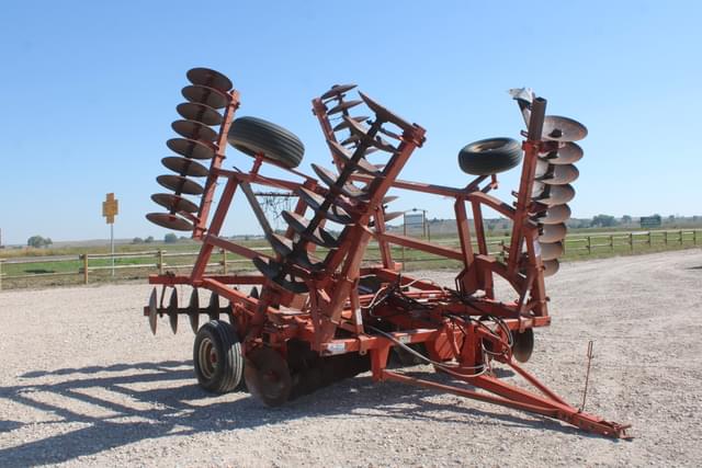 Image of Massey Ferguson 820 equipment image 3