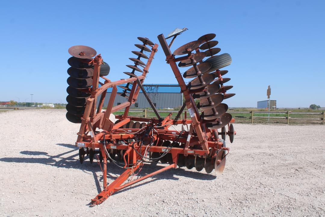 Image of Massey Ferguson 820 Primary image