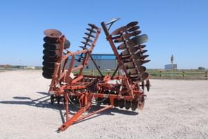 Massey Ferguson 820 Image