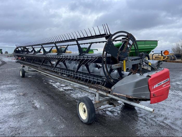 Massey Ferguson 8200 Equipment Image0