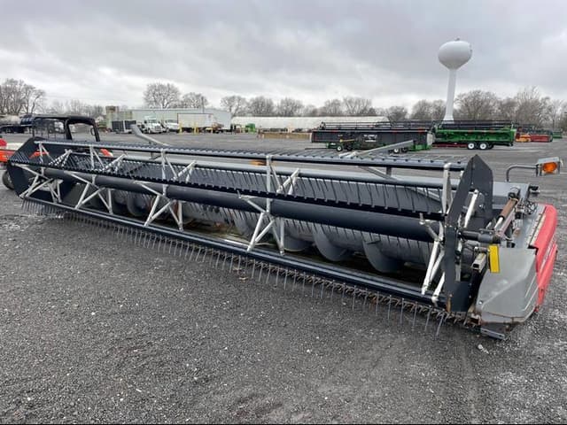 Image of Massey Ferguson 8200 equipment image 2