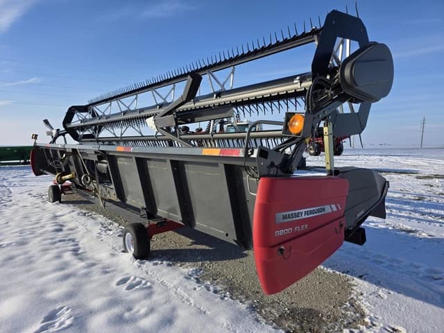 Image of Massey Ferguson 8200 equipment image 2