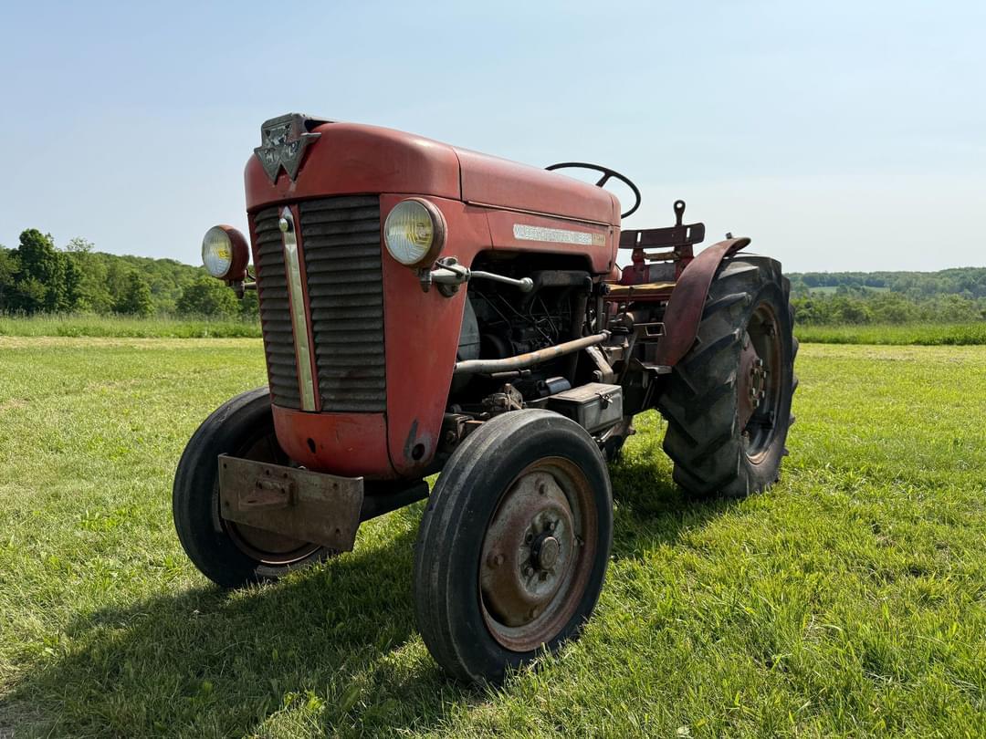Image of Massey Ferguson 825 Primary image