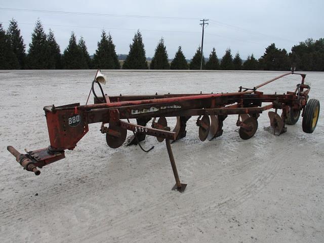 Image of Massey Ferguson 880 equipment image 1