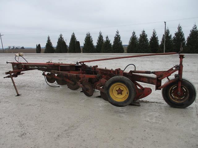 Image of Massey Ferguson 880 equipment image 4