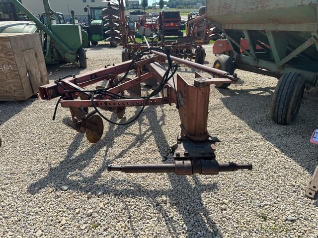 Image of Massey Ferguson 880 equipment image 2