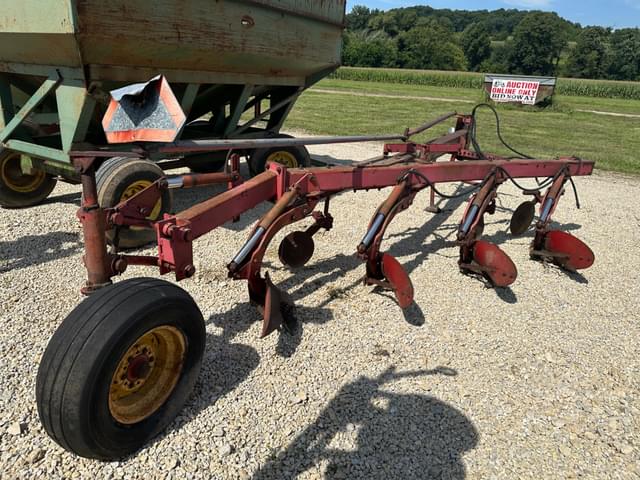 Image of Massey Ferguson 880 equipment image 3
