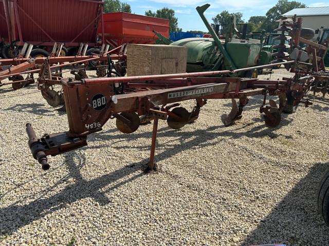 Image of Massey Ferguson 880 equipment image 1