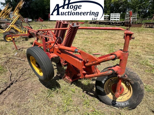 Image of Massey Ferguson 880 equipment image 1