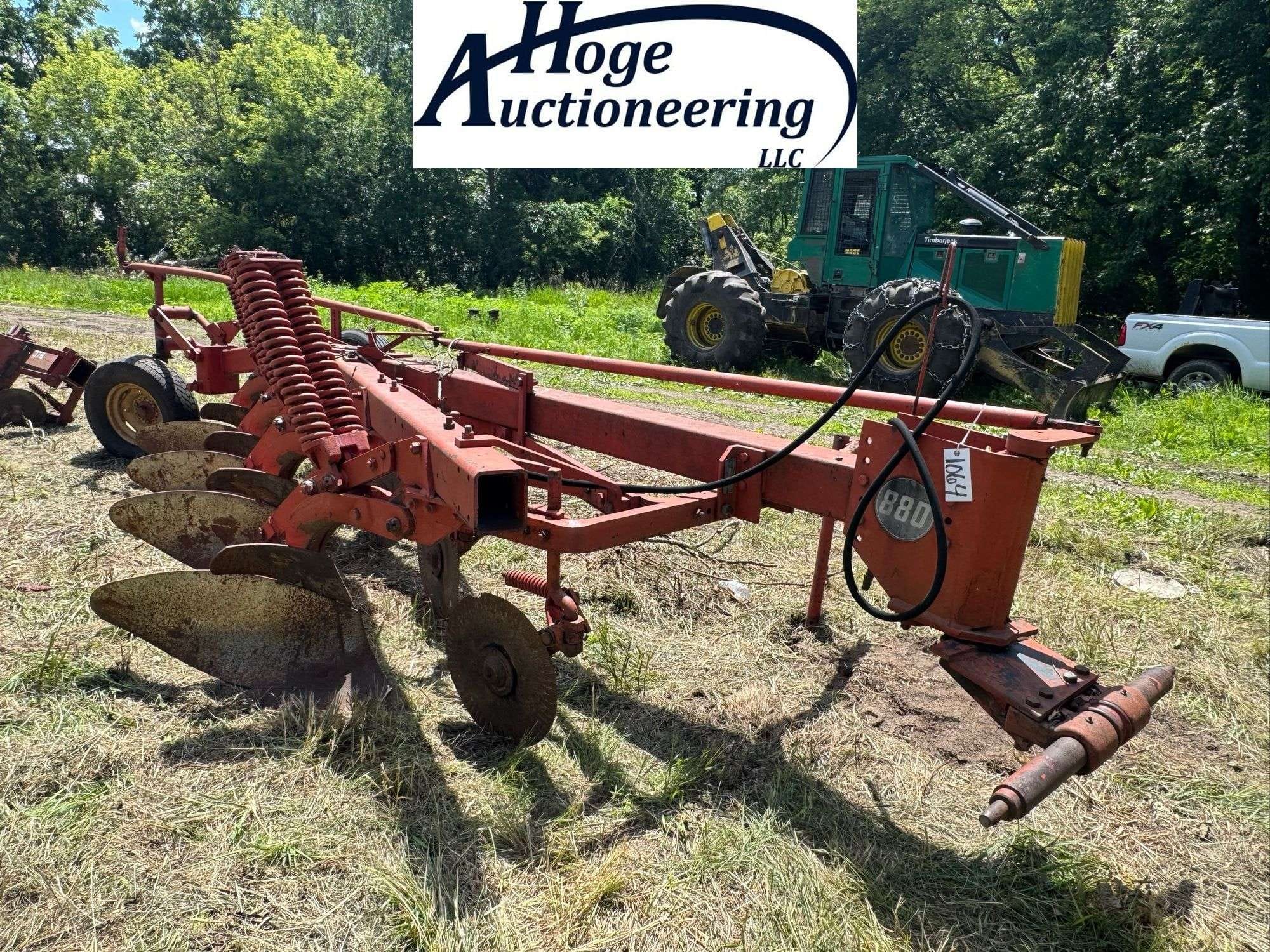Massey Ferguson 880 Equipment Image0