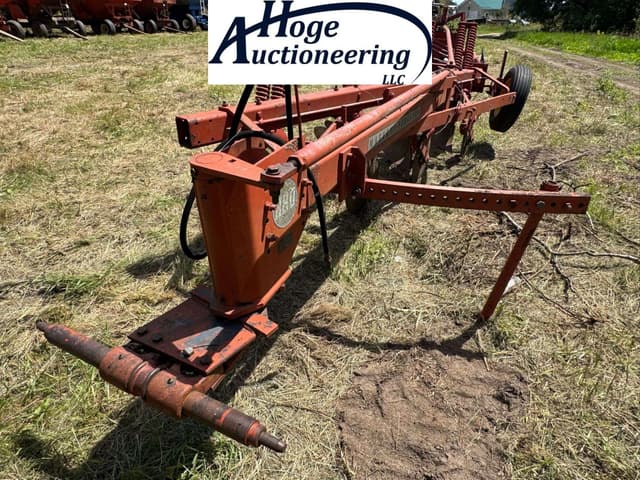 Image of Massey Ferguson 880 equipment image 4