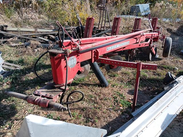 Image of Massey Ferguson 880 equipment image 1