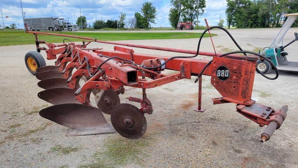 Image of Massey Ferguson 880 Primary image