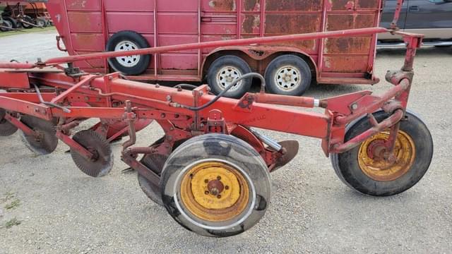 Image of Massey Ferguson 880 equipment image 3