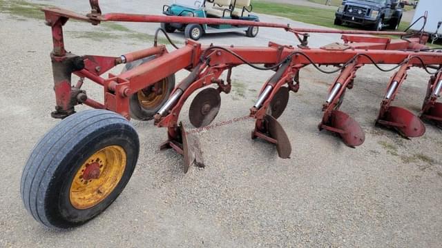 Image of Massey Ferguson 880 equipment image 4