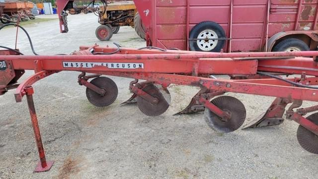 Image of Massey Ferguson 880 equipment image 2