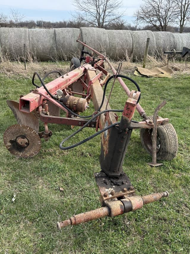 Image of Massey Ferguson 880 equipment image 2