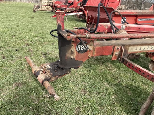Image of Massey Ferguson 880 equipment image 4