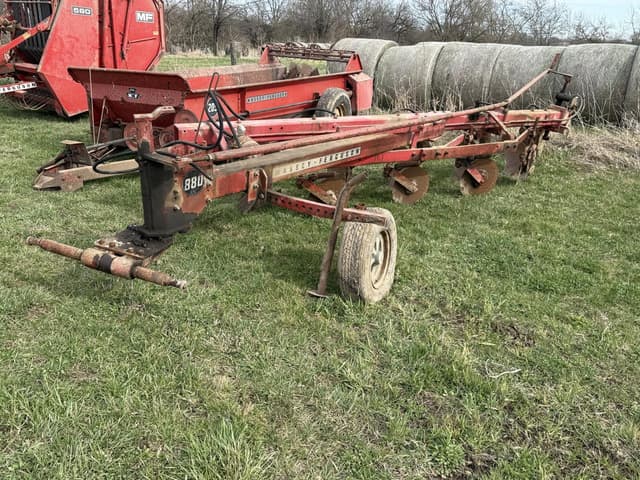 Image of Massey Ferguson 880 equipment image 3