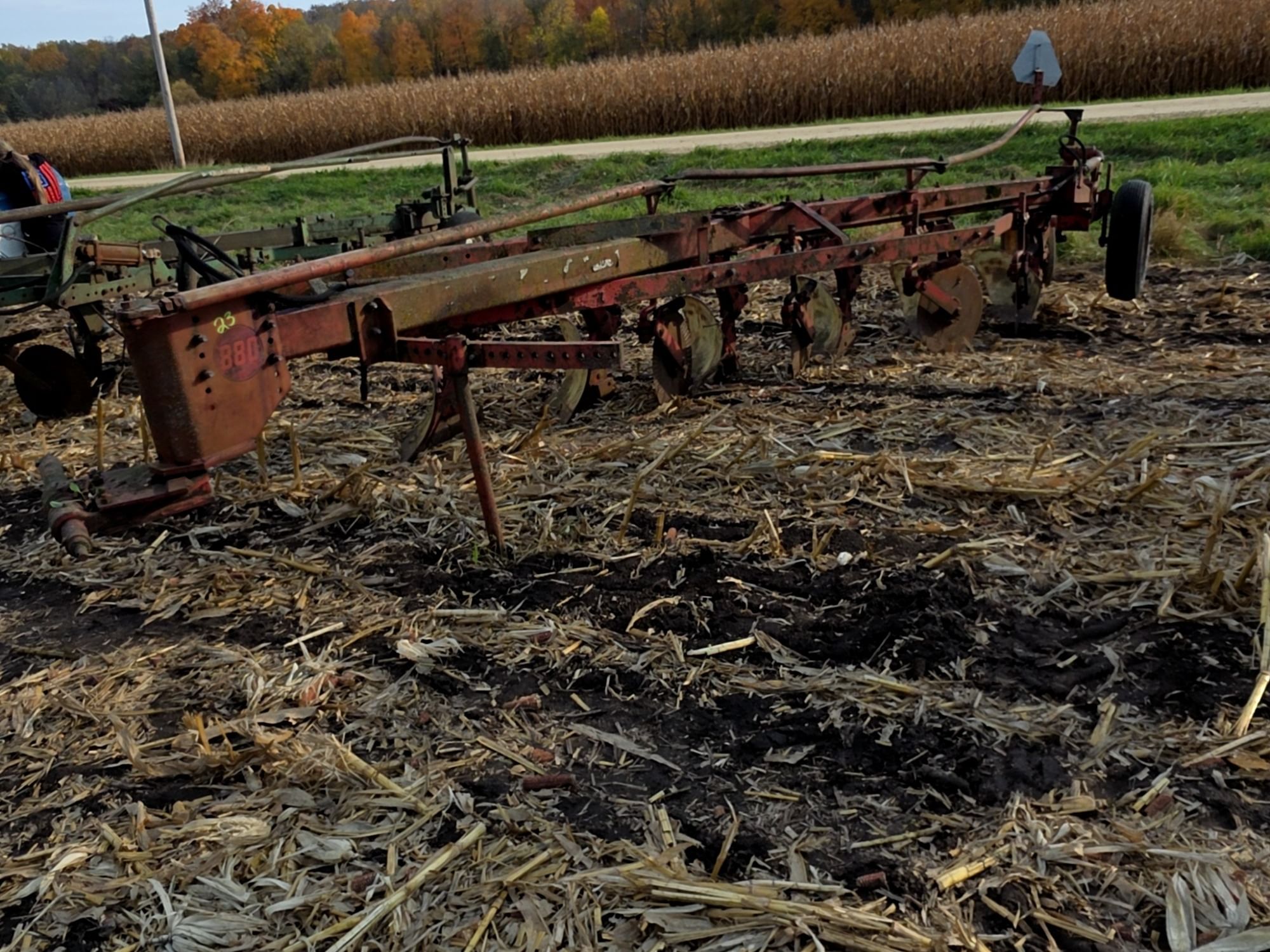 Massey Ferguson 880 Equipment Image0