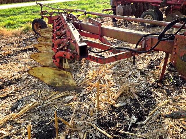 Image of Massey Ferguson 880 equipment image 3