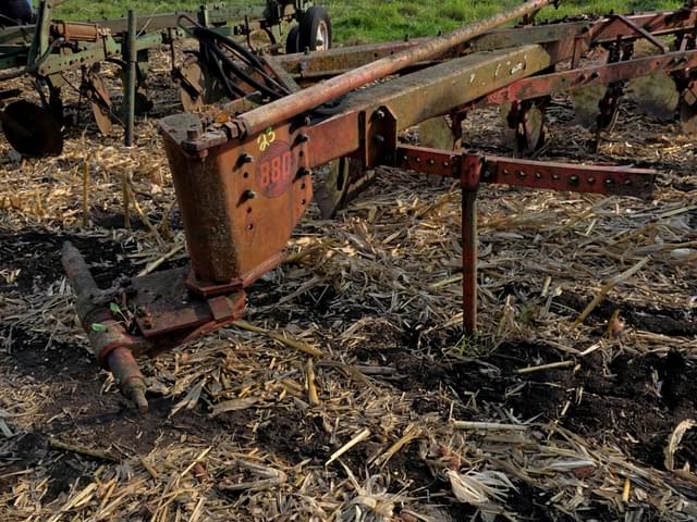 Image of Massey Ferguson 880 equipment image 1