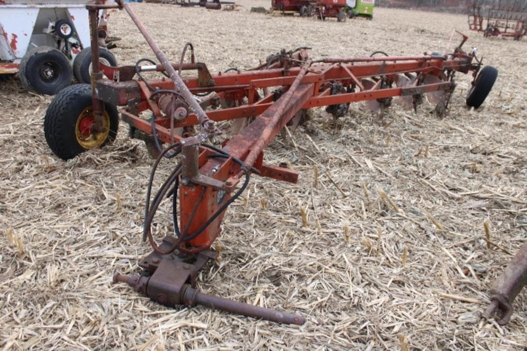 Image of Massey Ferguson 880 Image 1