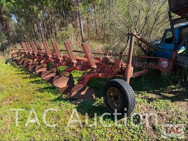 Image of Massey Ferguson 880 equipment image 1