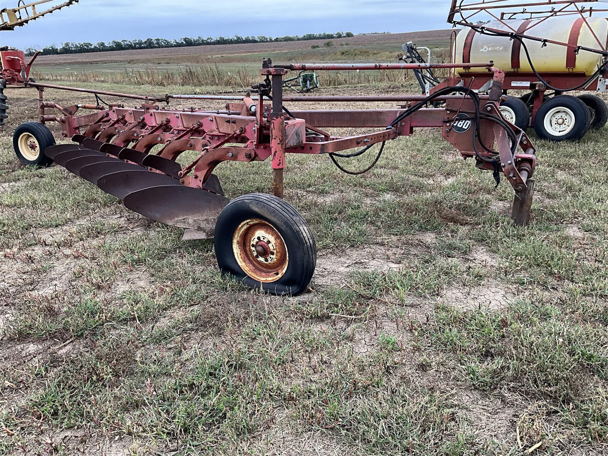 Main image Massey Ferguson 880
