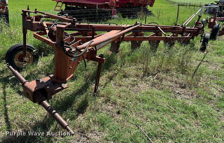 Image of Massey Ferguson 880 Primary image