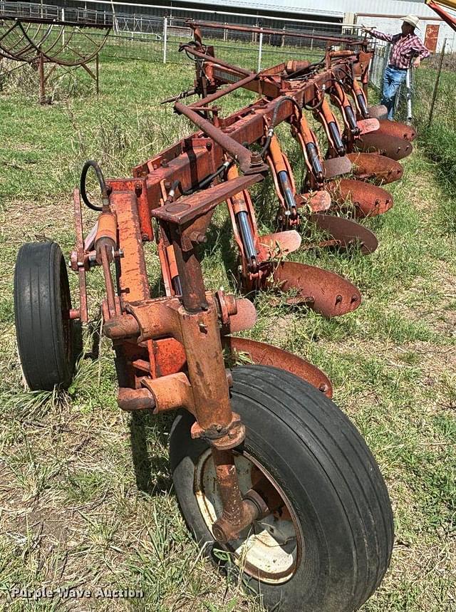 Image of Massey Ferguson 880 equipment image 3