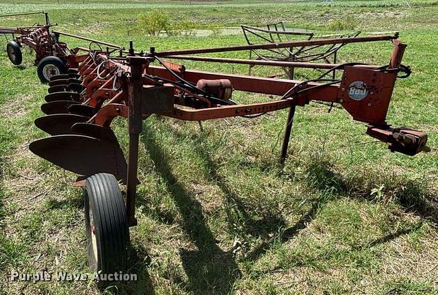 Image of Massey Ferguson 880 equipment image 1