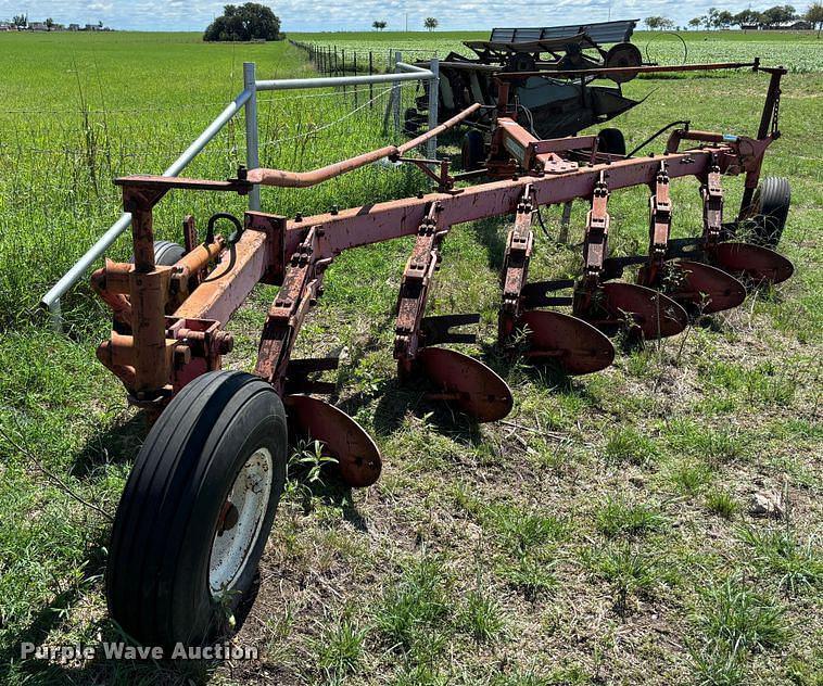 Image of Massey Ferguson 880 Primary image