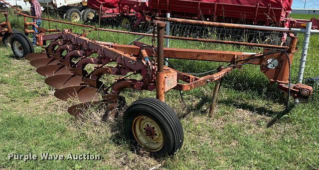 Image of Massey Ferguson 880 equipment image 2