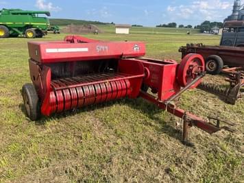 Main image Massey Ferguson 9