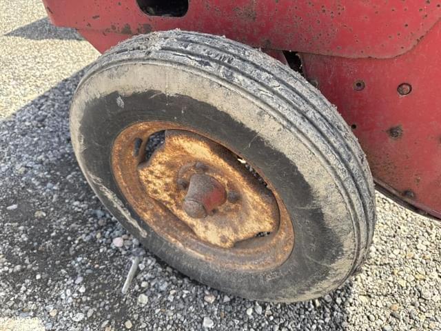 Image of Massey Ferguson 9 equipment image 4