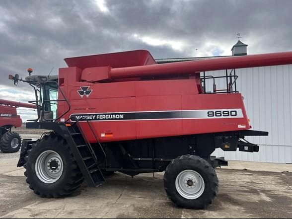 Image of Massey Ferguson 9690 equipment image 2