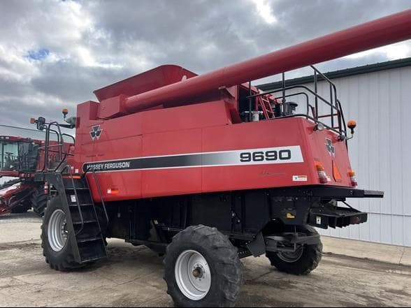 Image of Massey Ferguson 9690 equipment image 3