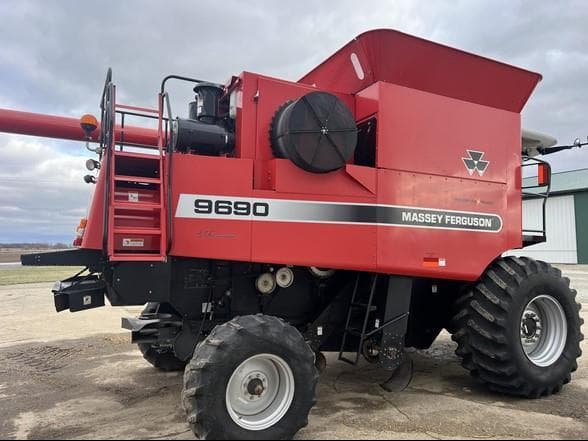 Image of Massey Ferguson 9690 equipment image 4