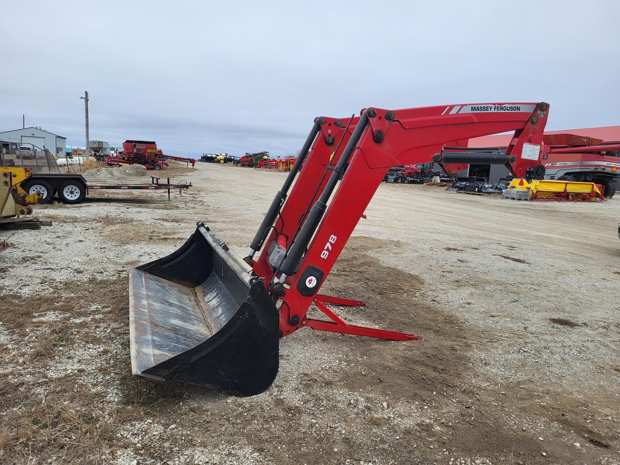 Massey Ferguson 978 Equipment Image0