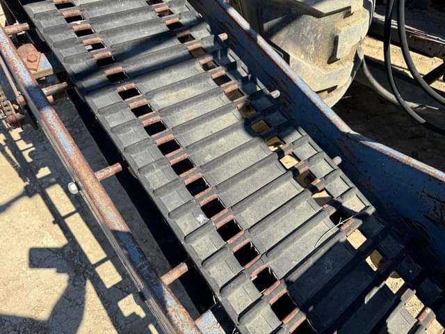 Image of Massey Ferguson 245 equipment image 4