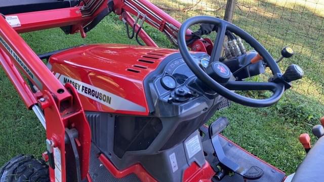 Image of Massey Ferguson GC2300 equipment image 2